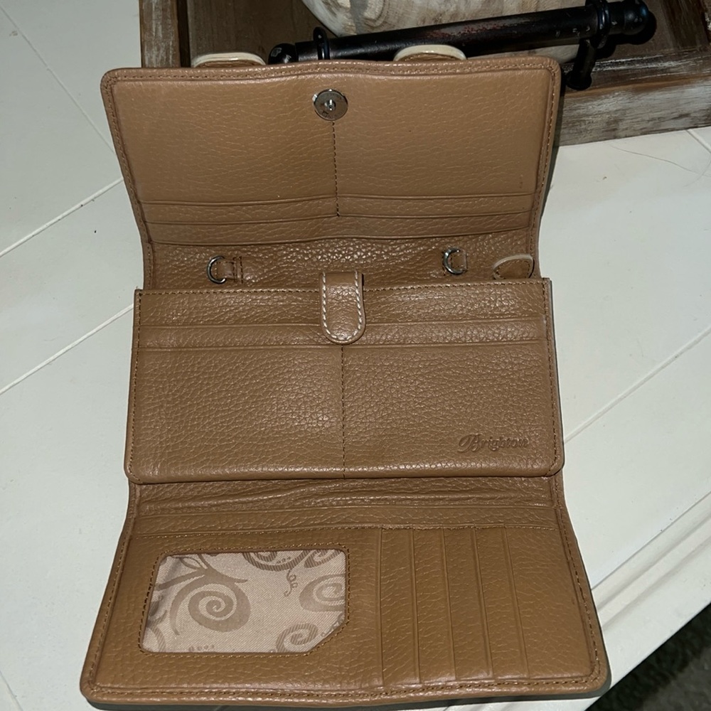 Brighton Wallet - Picture 2 of 2